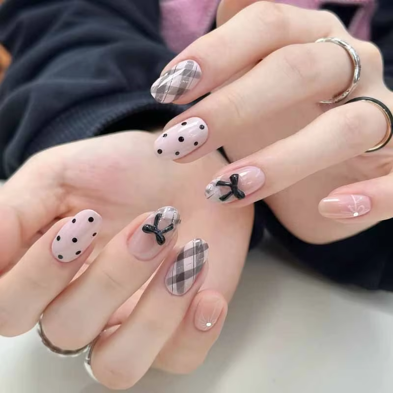 Press On Nail Set - 24 Uñas Postizas Francesas con Diseño